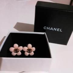 ＊*CHANELお花ピアス*＊のサムネイル