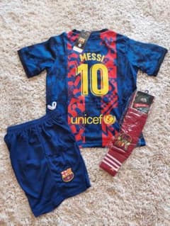 ⭐値下げ中⭐バルセロナ　メッシ　子供サッカーユニフォーム三点セットのサムネイル