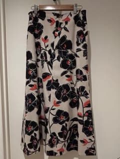 【お値下げ】Ballsey 花柄 フレア ミディ スカートのサムネイル