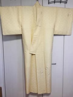 淡い黄色の着物　正絹のサムネイル