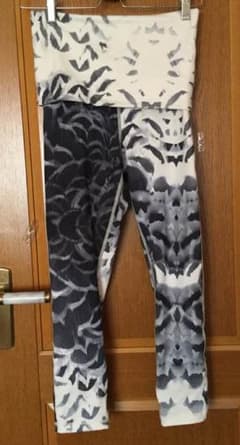 ルルレモン レギンスのサムネイル