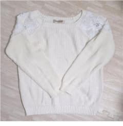 値引き【美品】アプワイザー　ニット　肩レース　ビジュー　オフホワイト　2のサムネイル