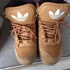 adidas スニーカーのサムネイル