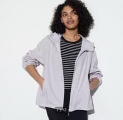 UNIQLO ポケッタブルUVカットパーカー　ライトグレーのサムネイル