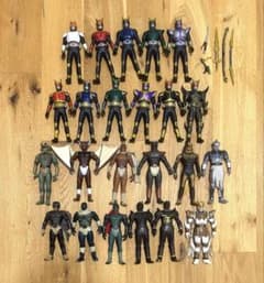 仮面ライダークウガ グロンギ ソフビセット 全23体+武器5点 - メルカリ