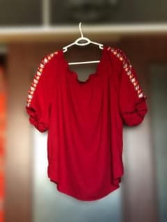 大きいサイズ 5L 刺繍入り オフショルダー ブラウス レッド バルーン袖のサムネイル