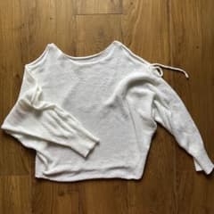 オフショルダー ホワイト ニット セーターのサムネイル
