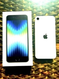 美品 Apple iPhone SE 第3世代 スターライト 本体 - メルカリ