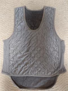 吸湿発熱繊維保温ベスト サーモギア使用 グレー  S～M 防寒のサムネイル