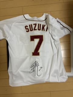 楽天イーグルス 鈴木選手 サイン入りユニフォーム - メルカリ