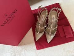 ⭐︎新品未使用⭐︎ VALENTINO スタッズ　ハイヒール べージュのサムネイル