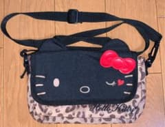 【最終値下げ】ハローキティ　ウォレットポシェット　新品未使用のサムネイル