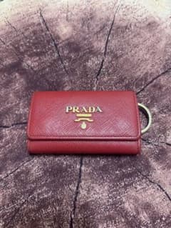 PRADA サフィアーノレザーキーケース レッド - メルカリ