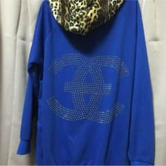 ロング丈のパーカーのサムネイル