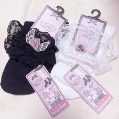 SALE しまむら イモちゃん ハートビジュー天使羽根クルーソックス白黒セットのサムネイル