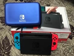 31日まで限定値下げ。Nintendo Switch 本体 ケース付き。のサムネイル