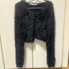 黒 ファー素材 クロップド丈 カーディガンのサムネイル