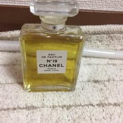 CHANEL N19 香水のサムネイル