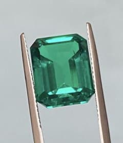 再結晶エメラルド 8.45ct コロンビアカラー - メルカリ