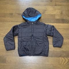 キッズ 中綿ジャケット ブラック ブルー 130cmのサムネイル