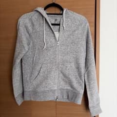 UNIQLO グレー フード付きパーカー Mのサムネイル