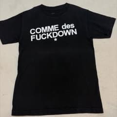 CDG COMME des FUCKDOWN コムデギャルソン黒 S ロゴTのサムネイル