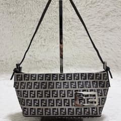 FENDI シルバーロゴ　キャンバス　ワンショルダー　ベージュ　レディースのサムネイル
