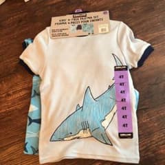 カークランド　パジャマ　セット　4歳　サメ　新品タグ付きのサムネイル