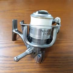 SHIMANO TWIN POWER 2500S スピニングリールのサムネイル