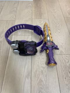 仮面ライダーセイバー 変身ベルト DX闇黒剣月闇&邪剣カリバードライバーのサムネイル