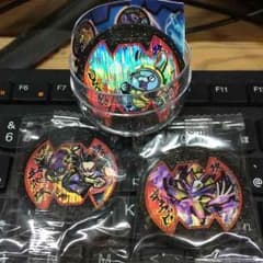 yu..様専用QR未登録！妖怪メダルバスターズ・ホロ3点セット！のサムネイル