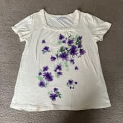 shuca 半袖Tシャツ 花柄 ホワイト Mサイズのサムネイル