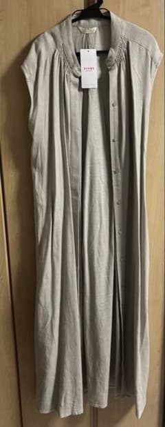 BEAMS HEART ベージュ ロングシャツのサムネイル