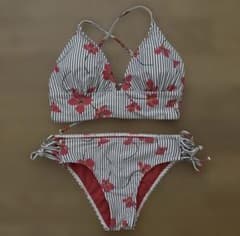 BILLABONG ビラボン ストライプ花柄セパレート水着 - メルカリ