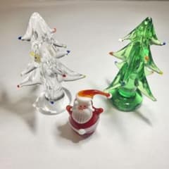 ツリーとサンタ　クリスマス　ガラス細工のサムネイル