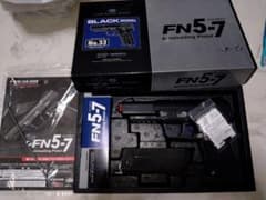 マルイ FN 5-7 ガスブローバック　エアガン　箱あり　付属品完備のサムネイル