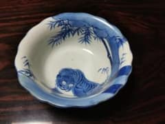 古伊万里 染付 虎図 輪花鉢 陶磁器のサムネイル
