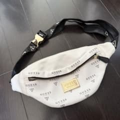 GUESS ボディバッグ ホワイトのサムネイル