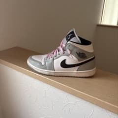 Nike Air Jordan 1 Mid Grey Whiteのサムネイル