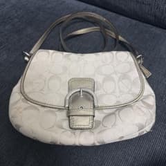 COACH シグネチャー ショルダーバッグ ゴールドのサムネイル