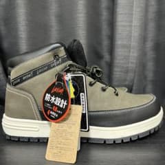 新品未使用LARKiNS 防水設計 登山靴 オリーブグリーン　26.0