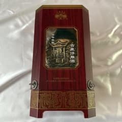 古越龍山 古蔵浮雕酒 500mL 木製箱入り - メルカリ