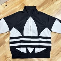 【新品・未使用】adidas ビッグロゴ ナイロンジャケット Mサイズのサムネイル