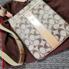 いちごみるく様専用　COACHショルダーバッグ　美品のサムネイル