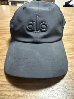 alo yoga キャップ 黒のサムネイル