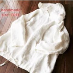 作家　リネン　ハンドメイド　カンガルーポケットのパーカー　　オフホワイト 作家 リネン ハンドメイド カンガルーポケットのパーカー オフホワイト