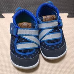 スニーカーのサムネイル