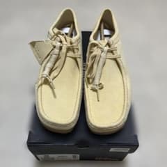Clarks Wallabee PaleYellow Suede UK9新品 - メルカリ