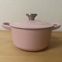 ル・クルーゼ ココットロンド 14センチ シルバーつまみ シフォンピンク