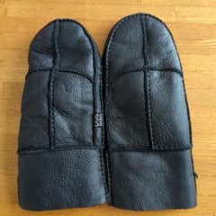 【新品】UGG 本革 メンズ　グローブ　裏ボア　手袋のサムネイル